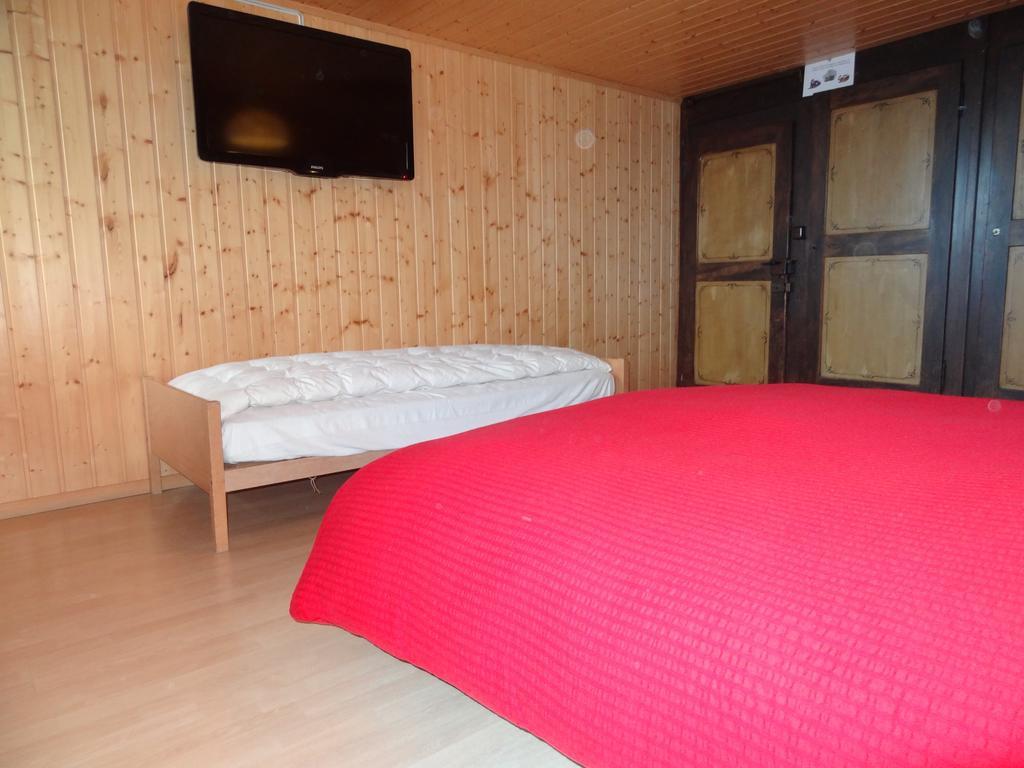 Helvetia Bed and Breakfast Troistorrents Δωμάτιο φωτογραφία